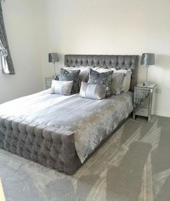 Grijze stijlvolle Chesterfield tweepersoonsbed ontwerper slaapkamer bedden.