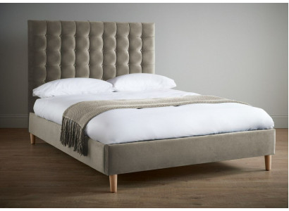 Grijs luxe Chesterfield tweepersoonsbed, gestoffeerd bed, slaapkamerbed.