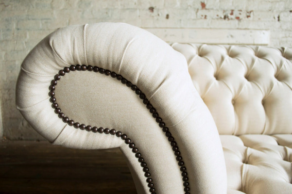 Moderne beige Chesterfield bankstel voor 3 personen voor in de woonkamer