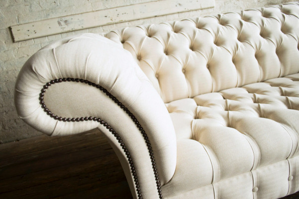 Moderne beige Chesterfield bankstel voor 3 personen voor in de woonkamer