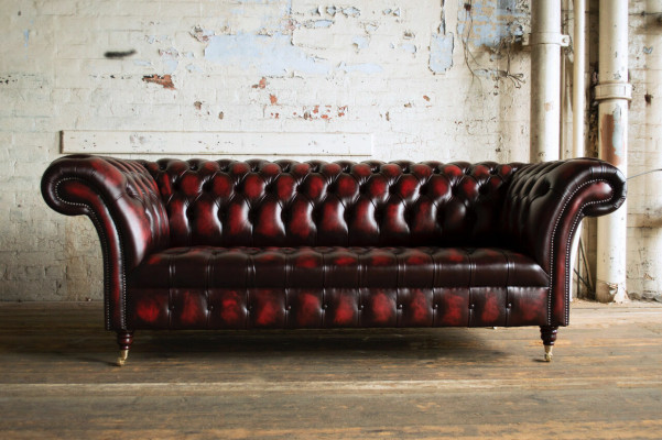 Bordaux Chesterfield driezits luxe woonkamer 3-zitsbank.