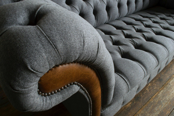 Edel grijs Chesterfield driezits luxe woonkamer 3-zitsbank.