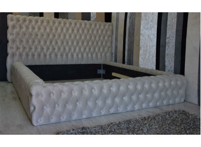 Elegant Chesterfield Design Engels tweepersoonsbed in beige - Bedden met tijdloze stijl.