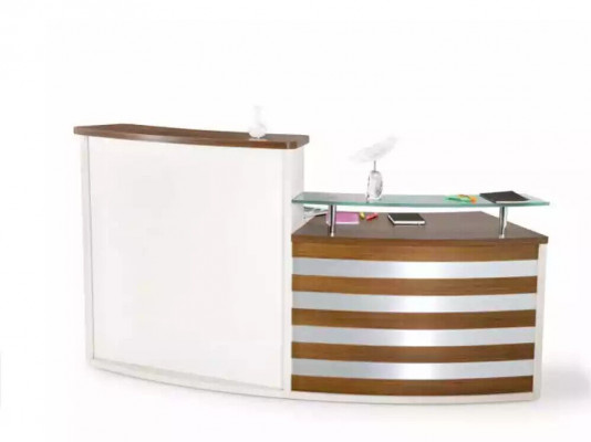 Esthetische en comfortabele receptiebalie in klassiek design.