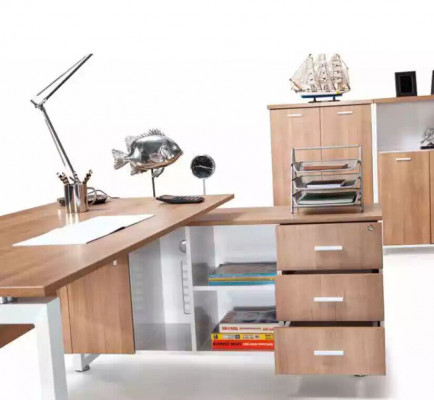 Hoektafel van hout bruin Exclusief moderne kantoormeubelen in studeerkamer