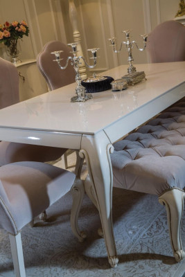 Eetkamerset 9-delig. Tafel 4x Stoel Dressoir Spiegel Vitrine Krukje