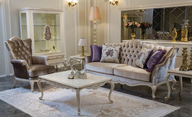 Driepersoons luxe bankstel met klassieke bekleding voor drie personen.