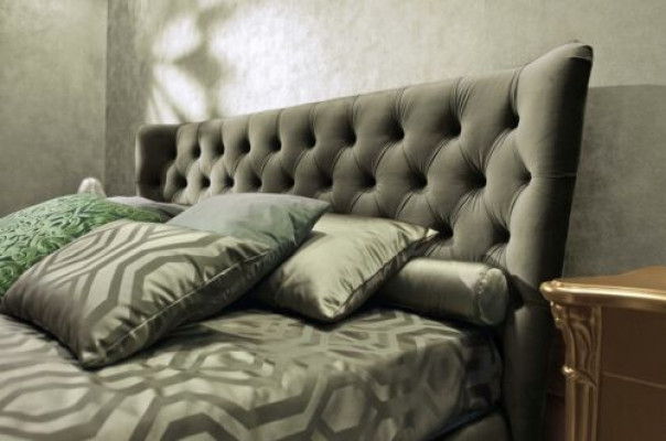 Luxe slaapkamerset 4-delig. Bed + 2x nachtkastje + krukje Modern design bedden massief hout