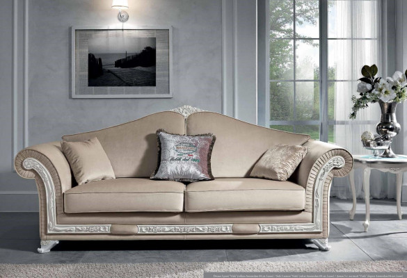 Klassieke 9-delige woonkamerset in de kleuren beige en wit.