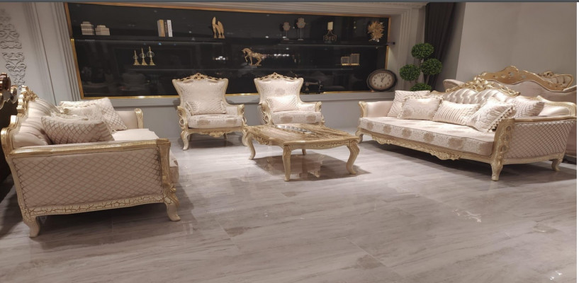 Luxe 5-delige bankstel met 3+3+1 zitplaatsen en salontafel.
