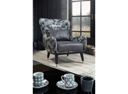 Woonkamer fauteuil met gestoffeerde zitting in modern design met slangenprint bekleding.