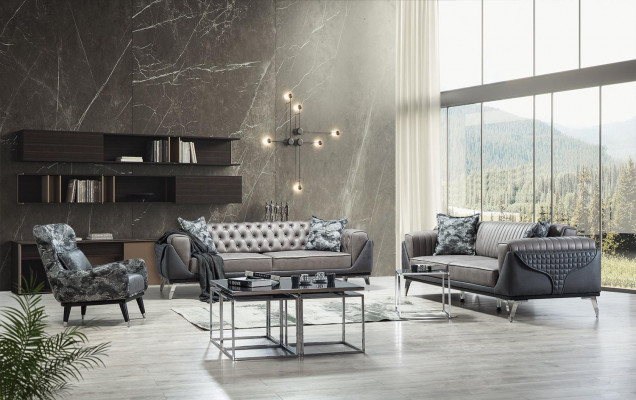 Woonkamer fauteuil met gestoffeerde zitting in modern design met slangenprint bekleding.