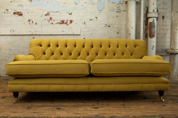 Gele Chesterfield stoffen bekleding driezits woonkamer bank ontwerp