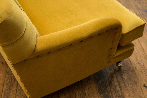 Gele Chesterfield stoffen bekleding driezits woonkamer bank ontwerp