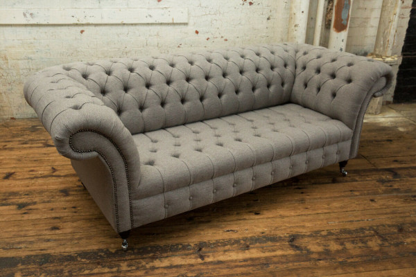 Klassiek Chesterfield ontwerp driezitsbank sofa in fluweel leer groot 225 cm.