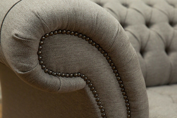 Klassiek Chesterfield ontwerp driezitsbank sofa in fluweel leer groot 225 cm.