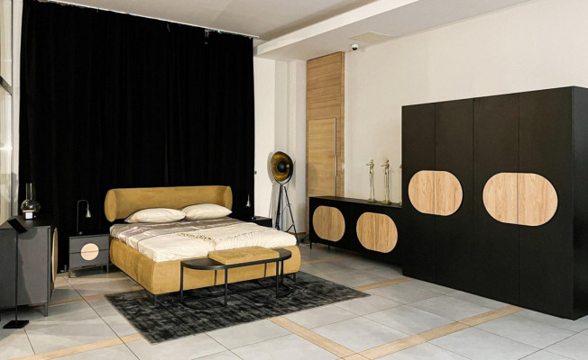 Slaapkamerset Bed 2x Nachtkastjes 2x commode Kledingkast Krukje 7-delig.