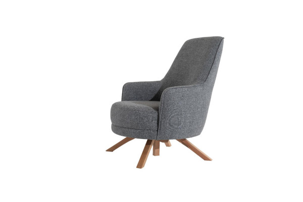 Moderne woonkamer fauteuil, eenzitter, gestoffeerde relaxfauteuil, houten poten, nieuw.
