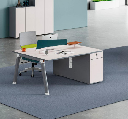 Lichtgrijs bureau designer werkruimte meubels luxueuze stijlvolle tafel.