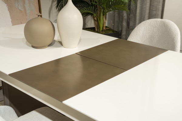 Stijlvolle keukenmeubels designer eettafel 4x stoffen stoelen chique dressoir