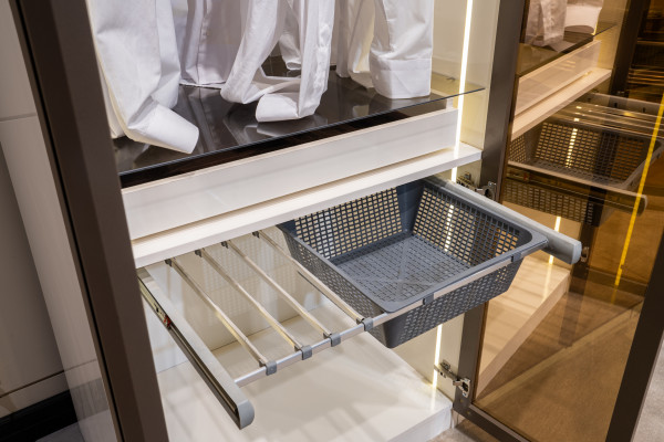 Designer witte kledingkast L-vormige kast luxe glazen kast