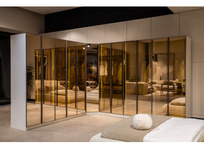 Designer witte kledingkast L-vormige kast luxe glazen kast