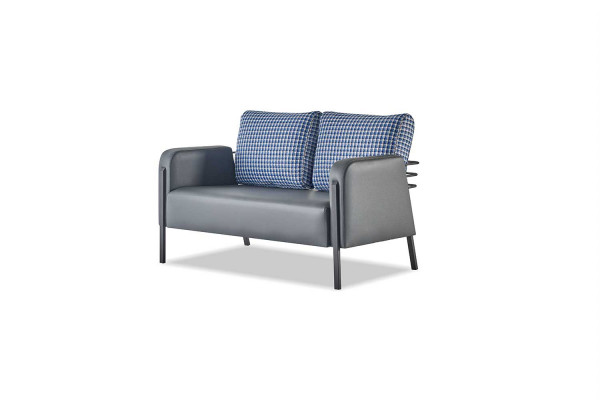 Compleet zitmeubelset 3-zits, 2-zits, fauteuil grijsblauwe leren bekleding.
