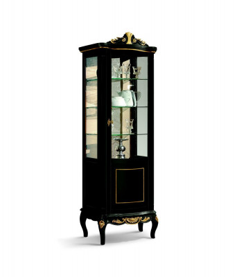 Ontwerper Italiaanse stijlvolle houten meubels in barokstijl luxe kast vitrine woonkamer.
