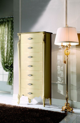 Italiaanse houten meubels, elegante commode van 120 cm hoog met 7 laden.
