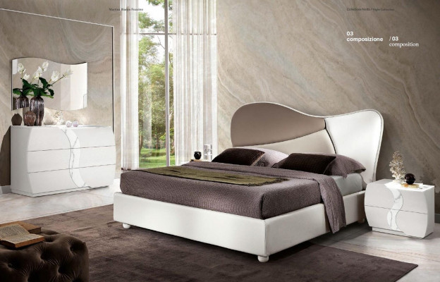Slaapkamer Bed Nachtkastje Commode Spiegel Luxe Set Dubbel Set 5-delig. Nieuw.