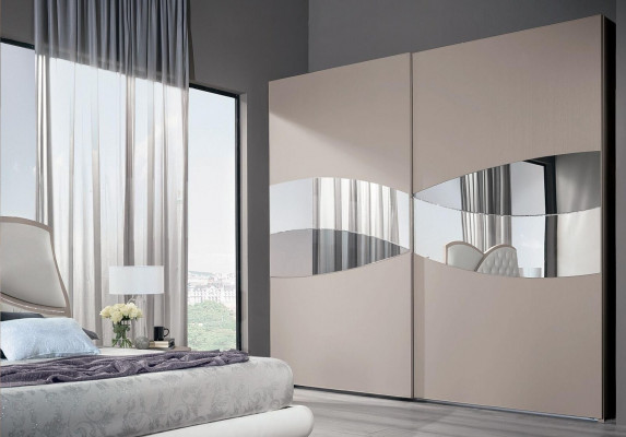 Kledingkast met zweefdeuren Slaapkamer Houten kast Kasten Houten spiegel