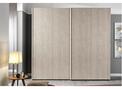 Moderne garderobekast met schuifdeuren voor de slaapkamer van natuurlijk hout
