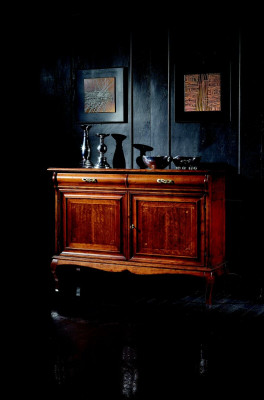 Italiaans meubeldesign, dressoir kast, bruin, luxe houten stijl, barok.