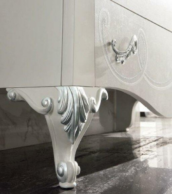 Set commode met spiegel van hout in moderne stijl voor de slaapkamer.