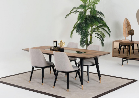 Ontwerper Mega comfortabele beige eetkamerstoel in moderne stijl.