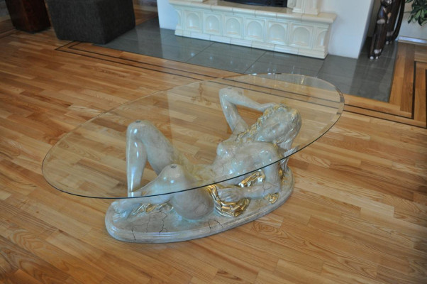 Erotische glazen tafel sculptuur figuur salontafel tafel bank bestel tafels standbeeld