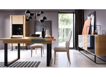 Hoogwaardige woonkamerset: vitrine + eettafel + dressoirkommode