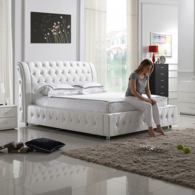 Modern XXL hotel ontwerp bedden luxe dubbel lederen Chesterfield.