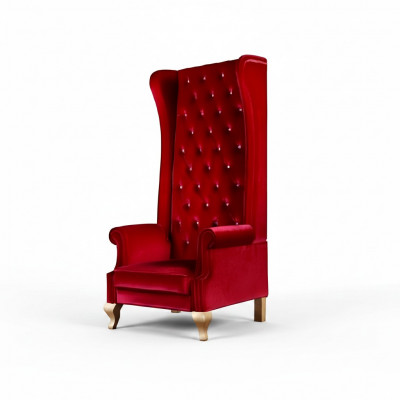 De Voltaire-stoel is een adembenemend voorbeeld van de klassieke Engelse stijl in een dieprode kleur.