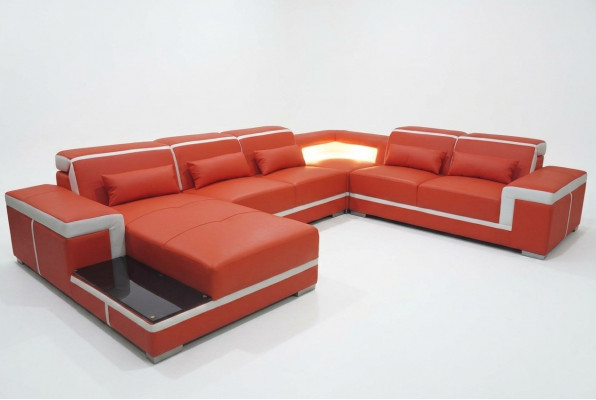 Comfortabele XXL leren bank met innovatieve ergonomie en LED-verlichting.