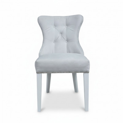 Grijze gestoffeerde Chesterfieldstoel ontworpen door Einitzer fauteuils voor de eetkamer.
