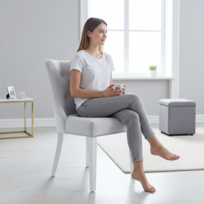 Ontwerper Grijze stoelen Chesterfield Design gestoffeerde stoelset van 4 stuks.