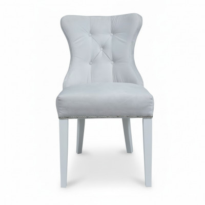 Grijze Chesterfield zithoek Moderne eetkamerstoelen Luxe zits.