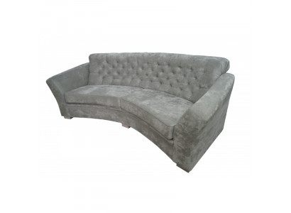 Driepersoons halfronde Chesterfield gestoffeerde bank beige.