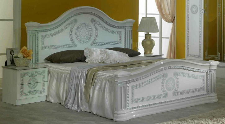 Ontwerp slaapkamer 3-delige set. Bed 2x nachtkastje Klassieke luxe beddenset meubels