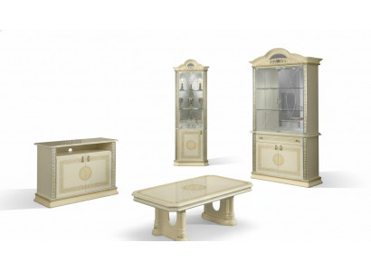 Woonkamerset, set van 4 stuks. Groep, dressoir, vitrine, 2 salontafels, barok, rococo.