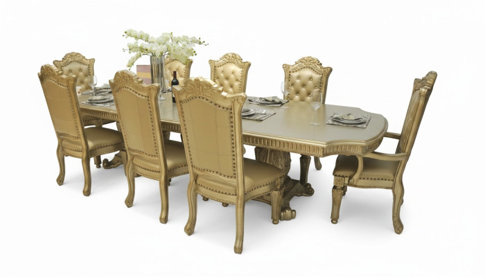 Volledige beige eetkamer omgeving, designer eettafel met stoelen