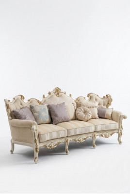 Exclusieve houten vierzits xxl bank in barok en rococo stijl met textielen bekleding en ronde vorm.