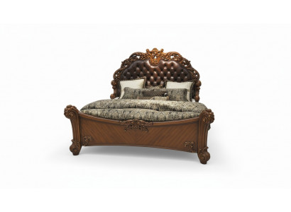 Klassiek bed in barok-rococo Chesterfield-stijl, dubbel lederen hotel antiek.