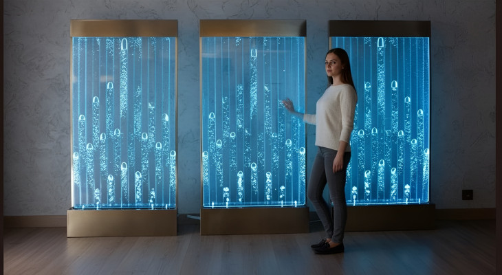 Watermuren Moderne scheidingswand met LED-waterval Verlichte muur